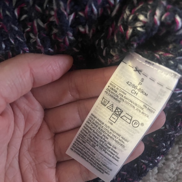 Banana Republic Black and Pink Crew Neck Sweater - Picture 3 of 3